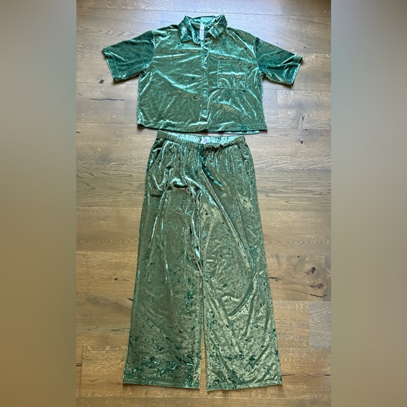 Stars Above Emerald Green Crushed Velvet Pajama Set Size M - Picture 2 of 14